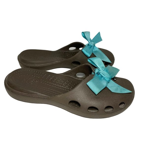 Crocs Brown with Teal Bow - Size 5 - Picture 2 of 7